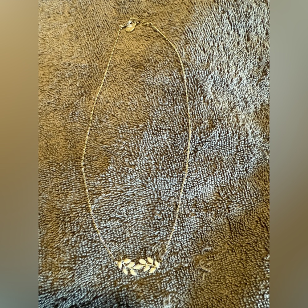 Vera Bradley Elegant Silver Leaf Necklace